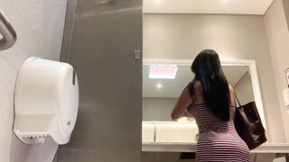 CAMARA EN BAÑO PUBLICO
