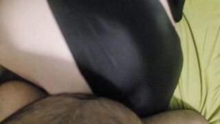 I love huge cumshots on my huge booty. Θέλω όλη μέρα να με χύνουν στον μεγάλο μου κώλο