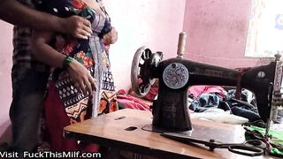 Tailor ne bhabhi ka  naap  lete lete bhabhi ko hi chod dala
