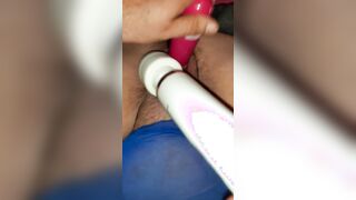 je lui bouche tous les trous avec des godes et ma queue, je jouis dans sa bouche et elle avale