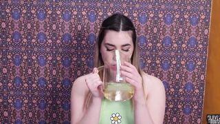 Lexi Grey drinking piss