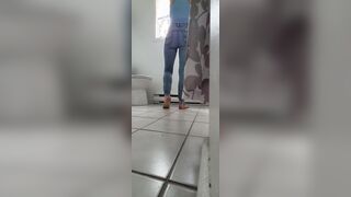 Piss my leggings cant hold it golden shower orgasm