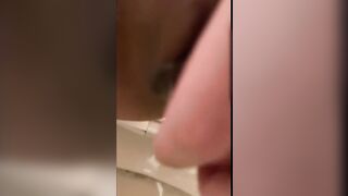 実は限界までおしっ○を我慢すると興奮する変態です