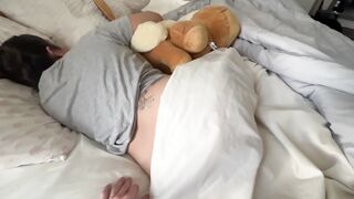 Woke her up, made her squirt on her dildo and licked it all up