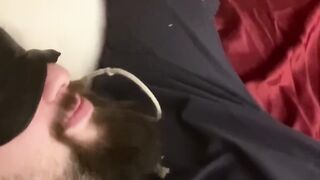 Mit verbundenen Augen mein Mann, Dreier Uberraschung