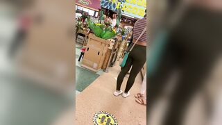 Latina 18 Yo candid butt at grocery store.