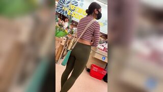 Latina 18 Yo candid butt at grocery store.