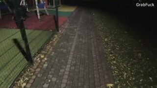 Я заблудилась! Но вместо дома нашла член. Пенсионер атаковал обе дырки...