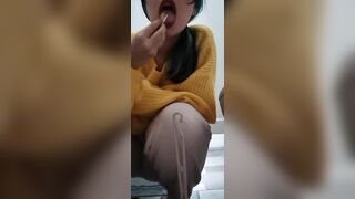 Hoe is licking bathroom strokve and eating dirty tampon