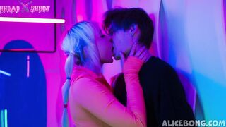 Неуклюжий минет от AliceBong и секс в узкую киску