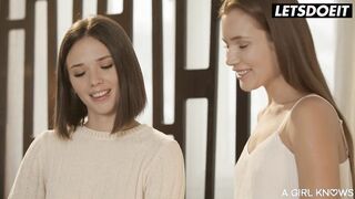 A CHICK KNOWS - Eve Sweet & Mary Rock Turn Lazy Day Inside Romantic Hookup