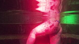 OUTDOORS COCK FLASHING - Budapest , Rudas-fürdő Anna Valentine