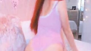 Red Hair Woman Shows Pussy On Live Cam