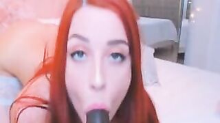 Red Hair Woman Shows Pussy On Live Cam