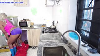 Mr. Repairman abandons the microwave to fix the 18years college girl soak vagina instead