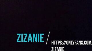 - ZIZANIE - Attaché je me fait goder comme une slim chienne jusqu'a squirt