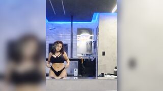 Primeira vez sozinha no motel 