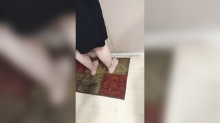 Mom Inside Kitchen Cleaning Upskirt