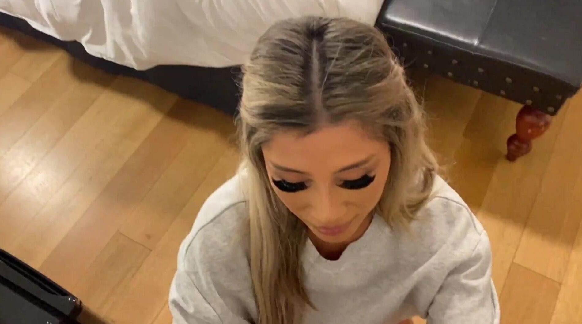 I GET A HARD POUNDED AND A CUMMED FROM MY TINDER DATE