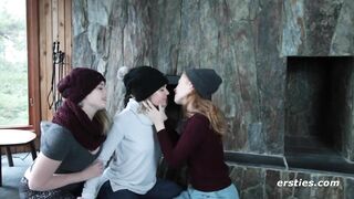 3 Amateur Lesbians ! Now It's A Party