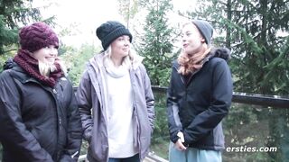 3 Amateur Lesbians ! Now It's A Party