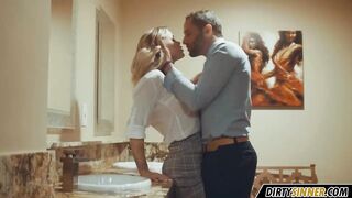 fucking a Bae milf in the restroom