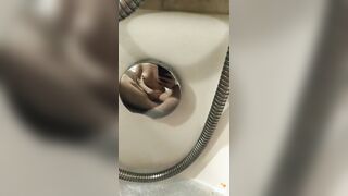 Kinky Cutie body and she finger screwed her vagina in the bathroom