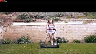 GARDEN HOS - Britney Kane