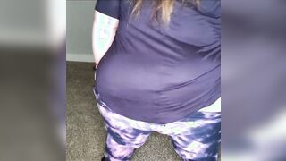 See this Bae ssbbw shake and play with her beauty stomach and booty