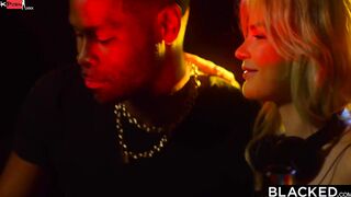 BLACKED bbc-hungry Blonde fucks DJ at her house party