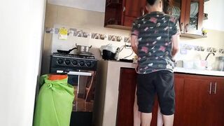 My auntt is making me breakfast but I prefer to eat her cunt