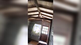 ME MASTURBO FRENTE A LOS TRABAJADORES DE LA CASA ABANDONADA