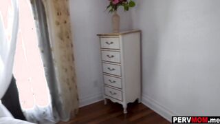Curvy MILF stepmom paid stepson back