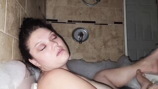 She came like party into the bath-tub