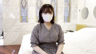 Gカップ美乳を持つカフェ店員の丸吞みスローフェラ＆パイズリ→大量顔射①。G-cup café clerk's bj and paizuri → facial ejaculation (one)