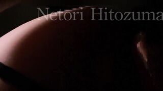 個人撮影 吸うヤツでオナニーしてる素人人妻のマンこにバックからチンポを生挿入。旦那さん、ごちそうさま。Japanese private ex-wife cum on twat.