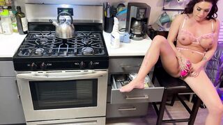 Submissive mom gets handled