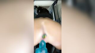 I can’t stop fucking my cunt