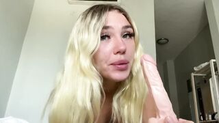 BLONDE WOMEN MASTURBATE AND SQUIRT