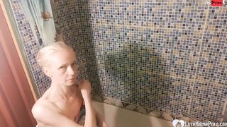 Lovers has a beauty session into the shower.