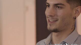 MARISKAX Zaawaadi gets stuffed at the bar