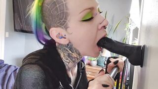 Vulgar gothic cougar deep throats & fucks african vibrator
