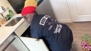 MrHungWell Lays Pipe