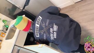 MrHungWell Lays Pipe