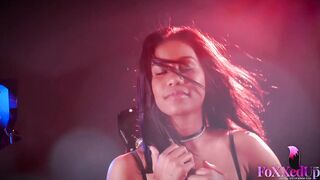 Young Bae babe Jenna Foxx Blows A Rough Dick On Stage To Got That Cum!
