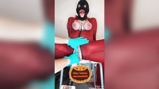 on Halloween I let myself open like a turkey ... all holes filled and pumped ... I come like a cow