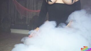 HALLOWEEN HOE GETS CREAMPIED