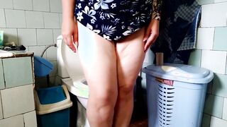 Bae stepmom with long butt peeing desperation