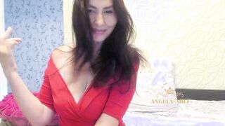 Freaky milf with a bushy twat and a bouquet of flowers gets naked and opens her fucking holes for her fans on the couch / Angela-mom