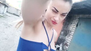 Играю сама с собой в гараже
